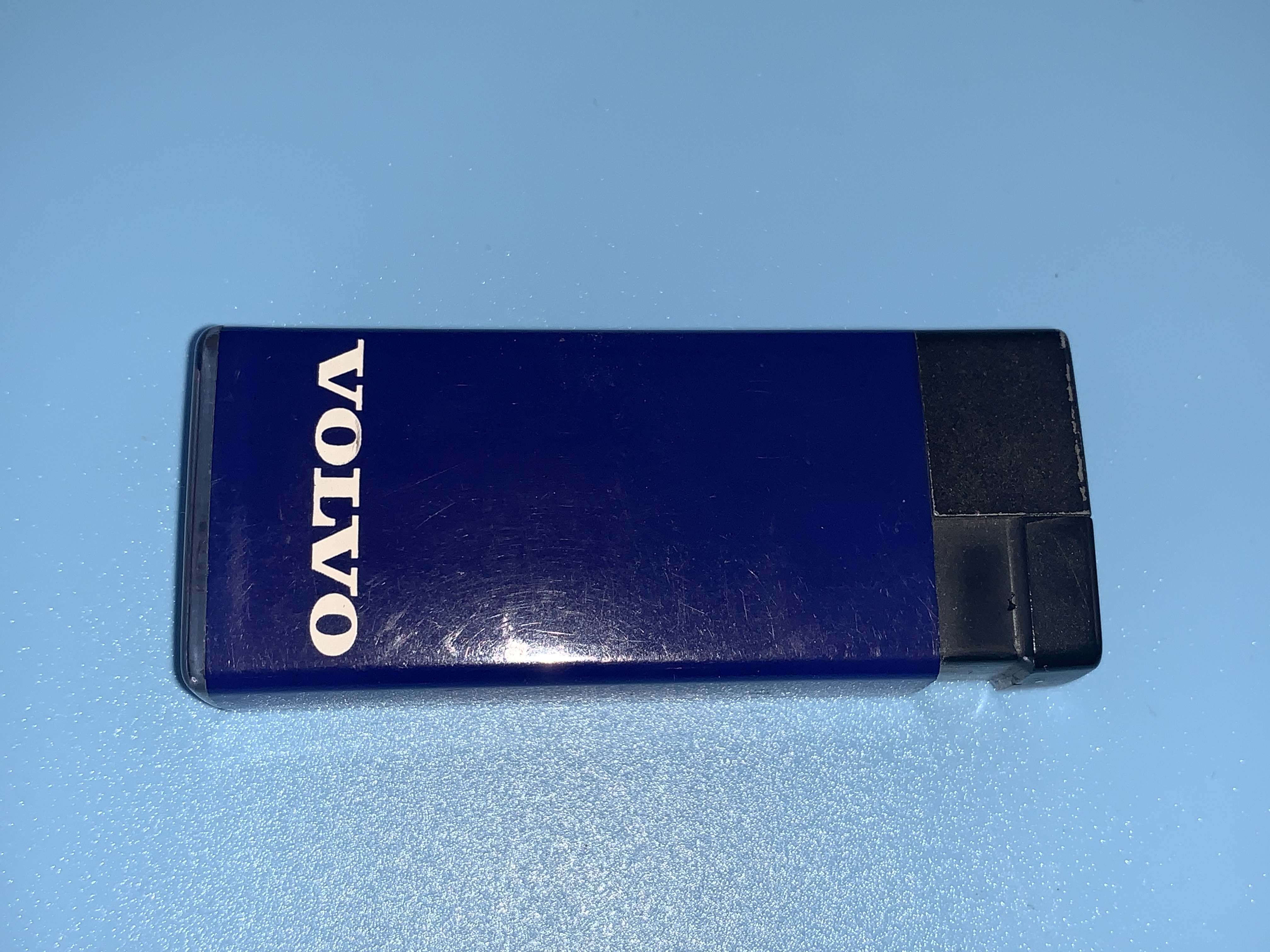 Feuerzeug Volvo blau