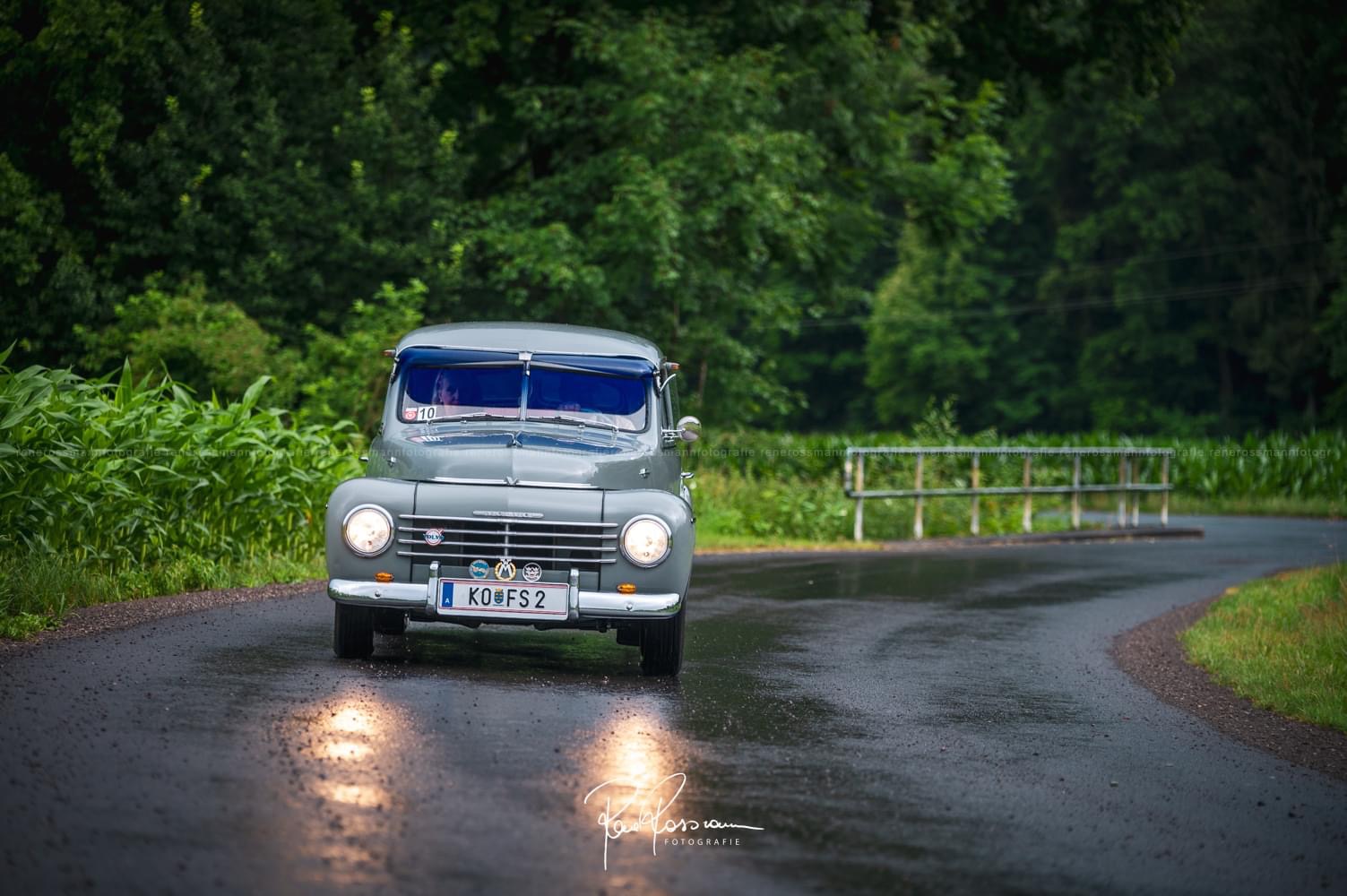 Gustaf im Regen unterwegs