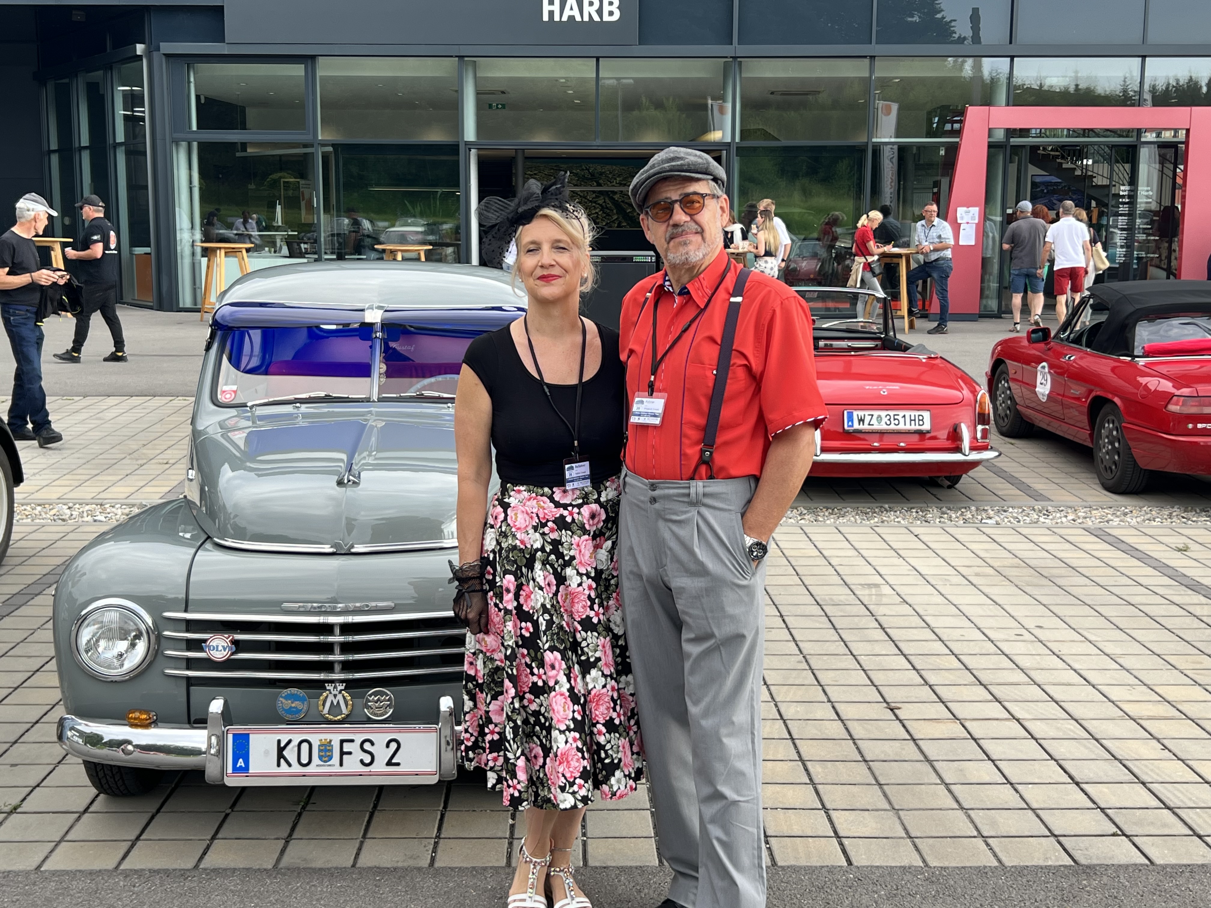 Friedrich und Sabine vor Gustaf