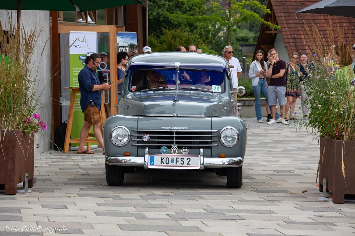 Gustaf fährt in den Veranstaltungsort ein