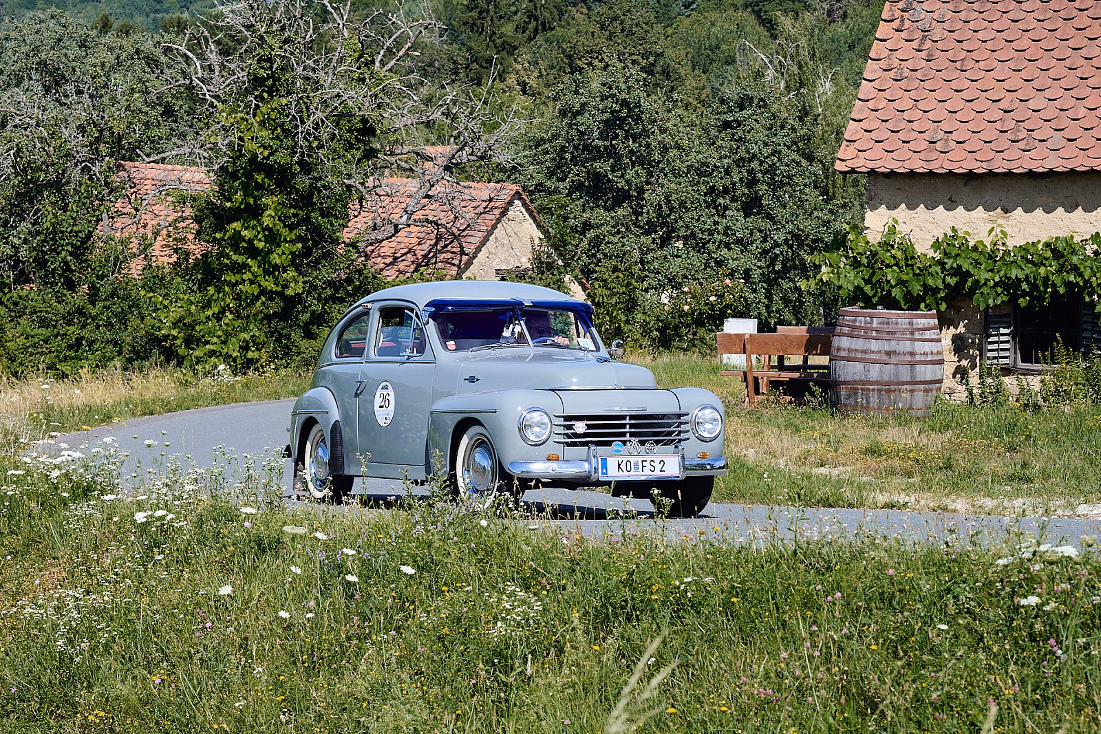 Gustaf vor einem Weingut