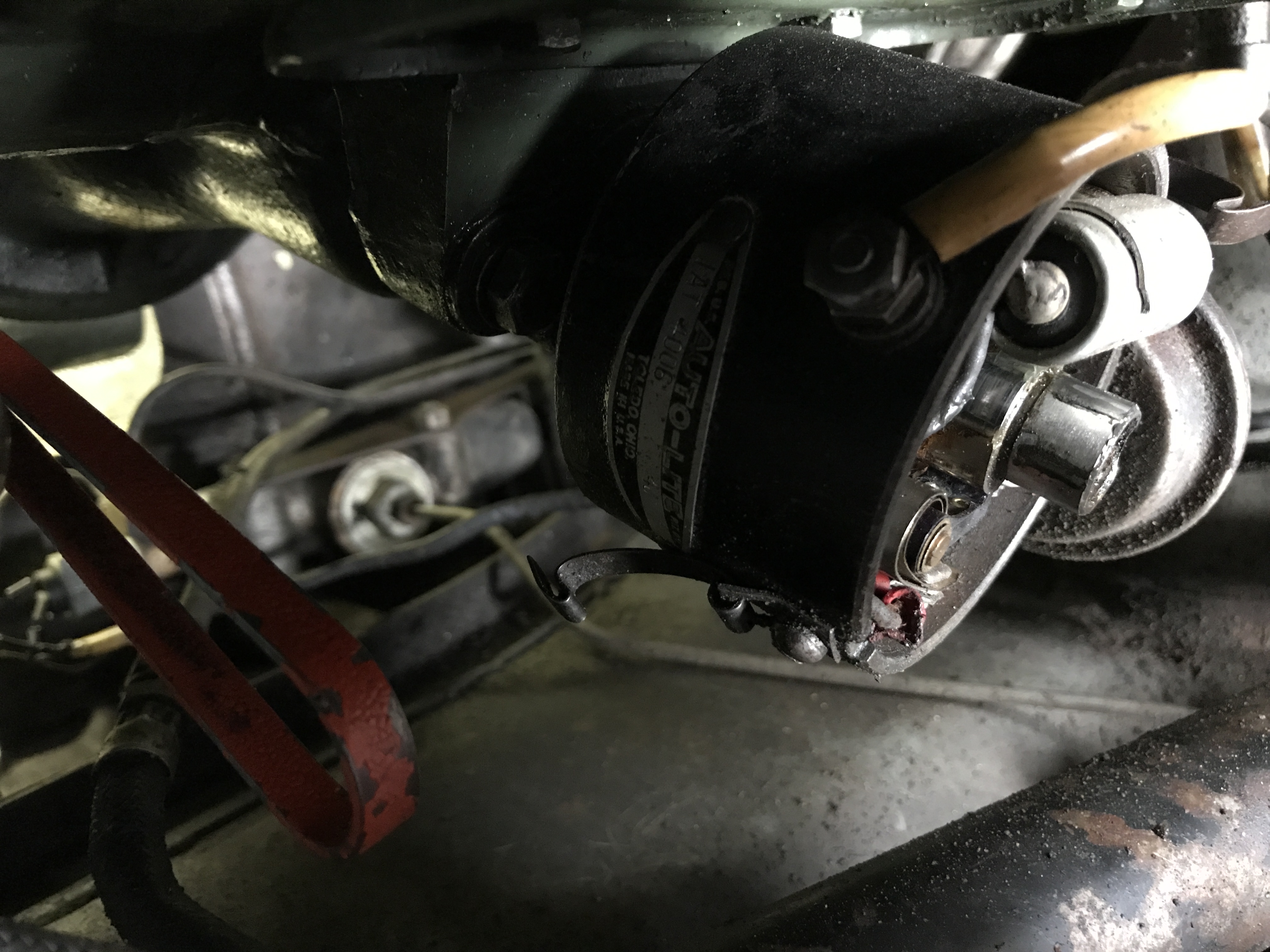 Zündverteiler im Motorraum