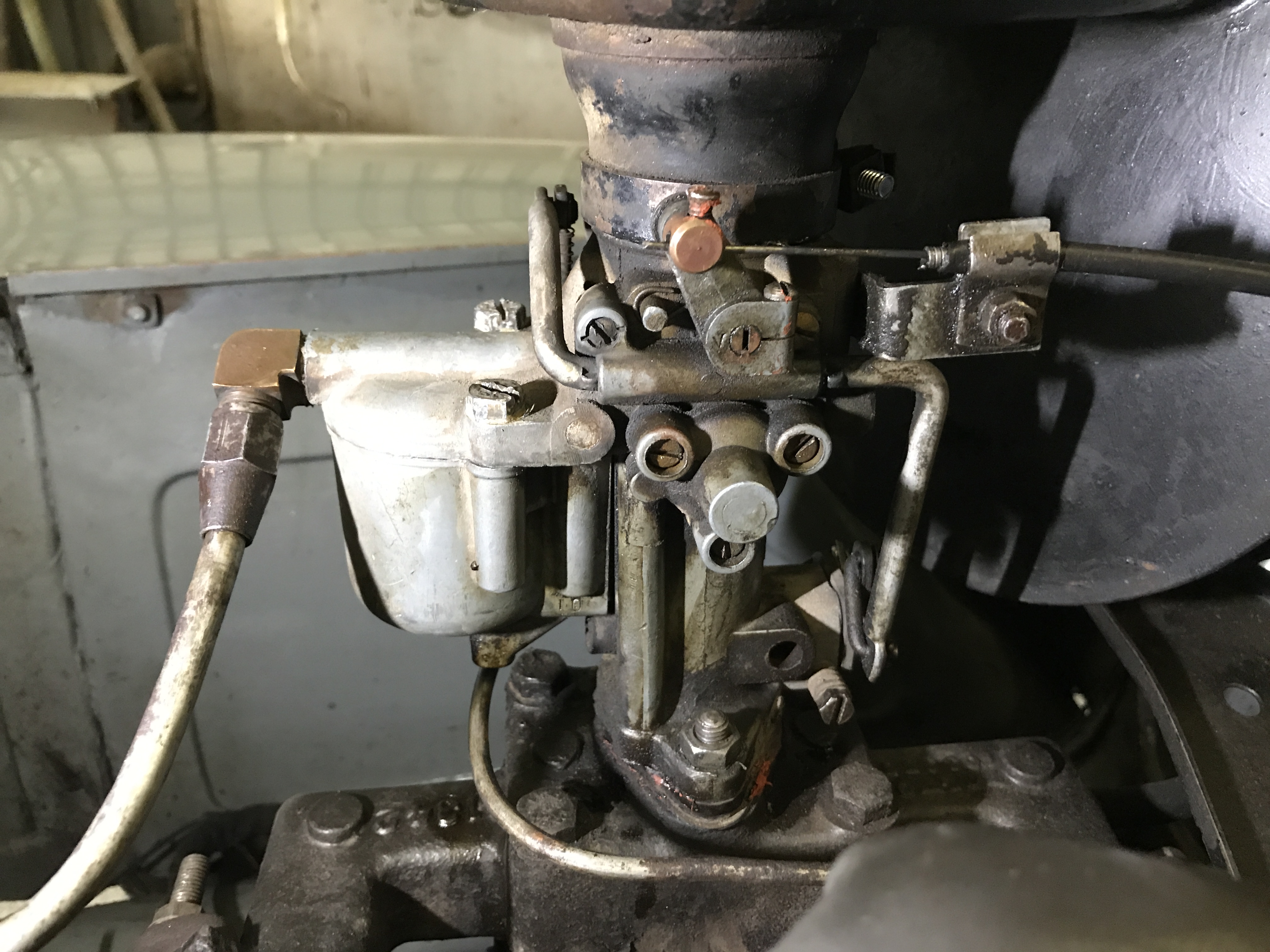Vergaser im Motorraum