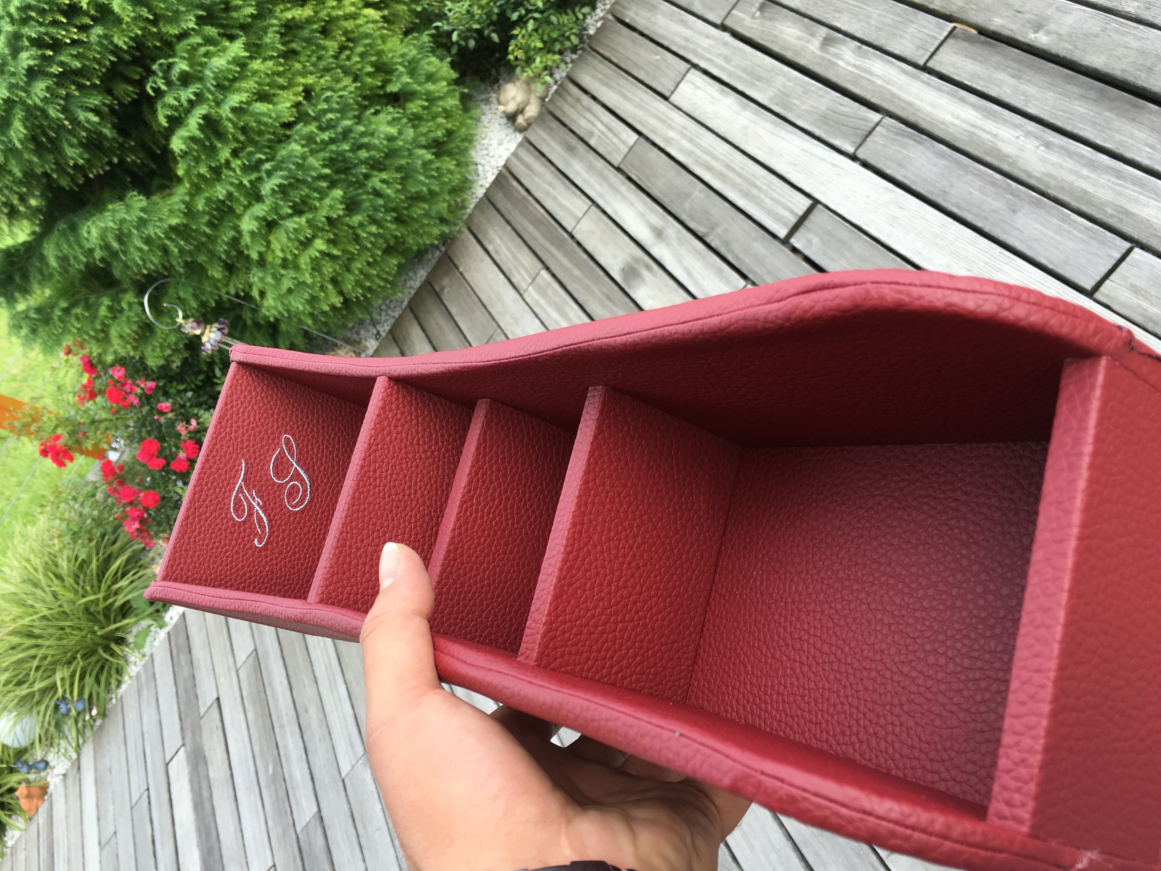 Mittelkonsolen-Einsatz mit FS-Monogramm