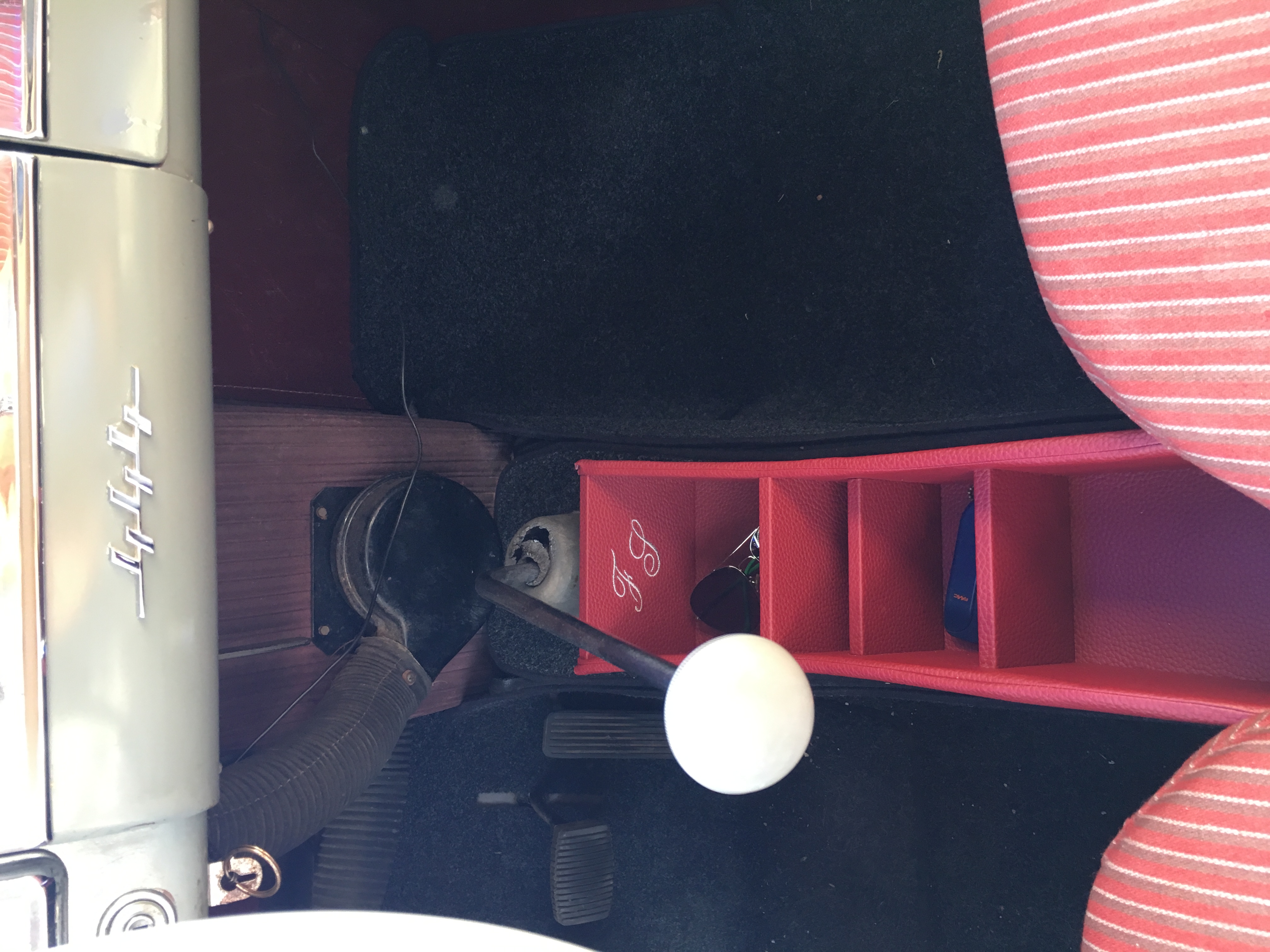 Handgefertigter Mittelkonsolen-Einsatz – fertig