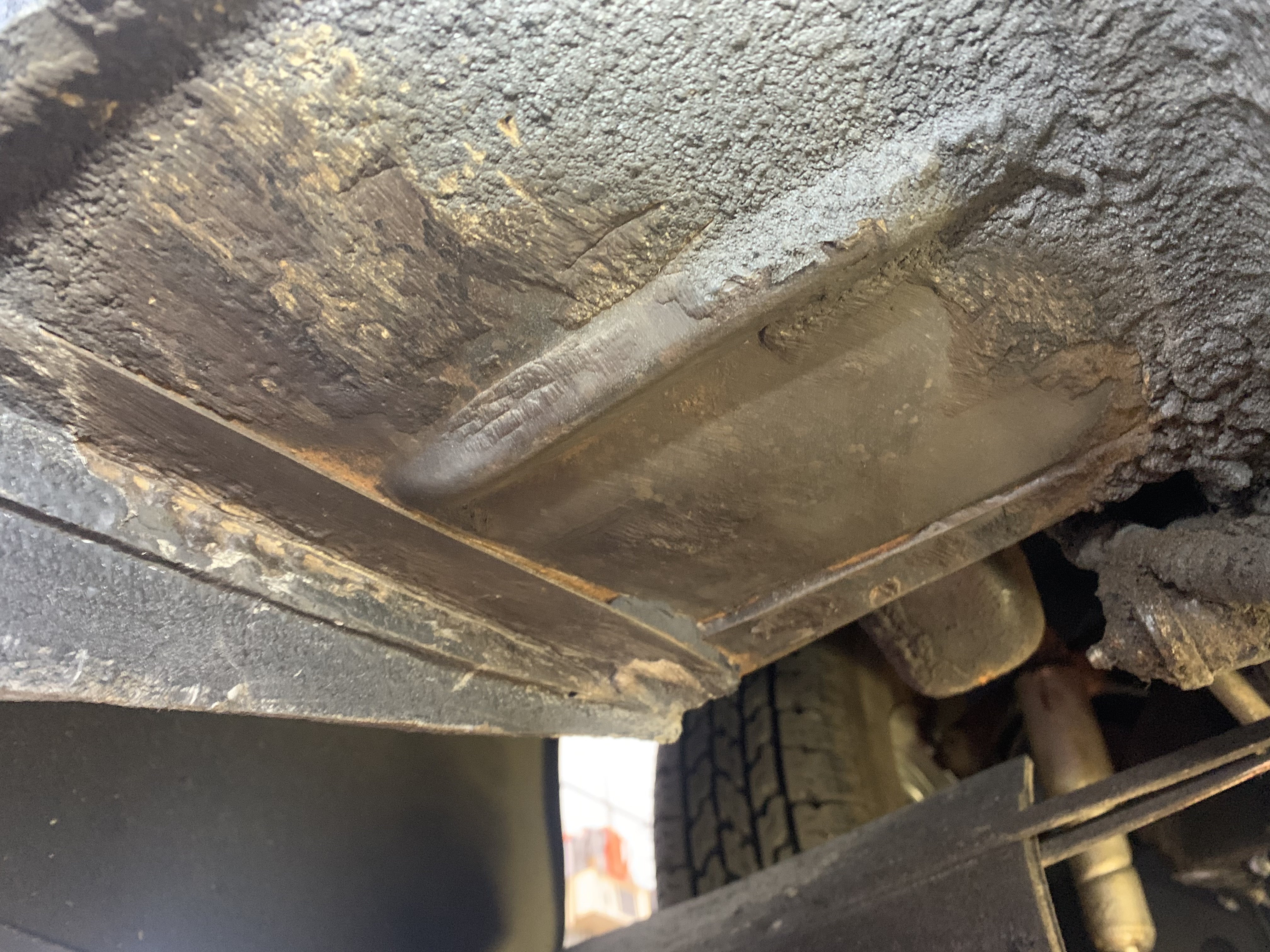 Neue Schweißnaht am Schweller