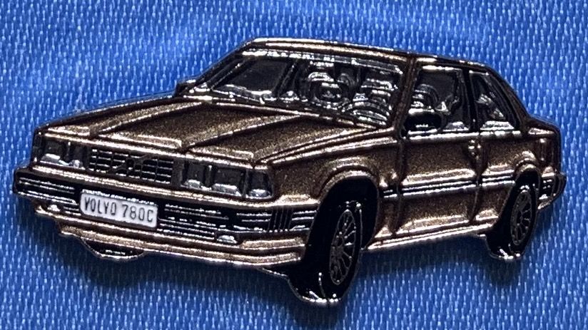 Volvo 780 Pin gold