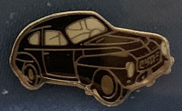 Buckel Pin schwarz