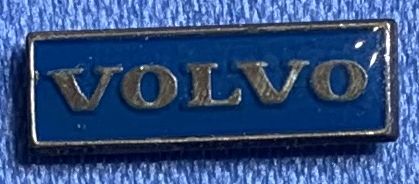 Schriftzug dunkelblau Metall Pin