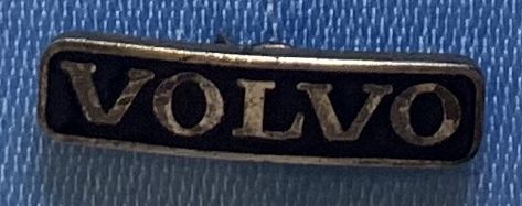 Schriftzug schwarz-silber Pin